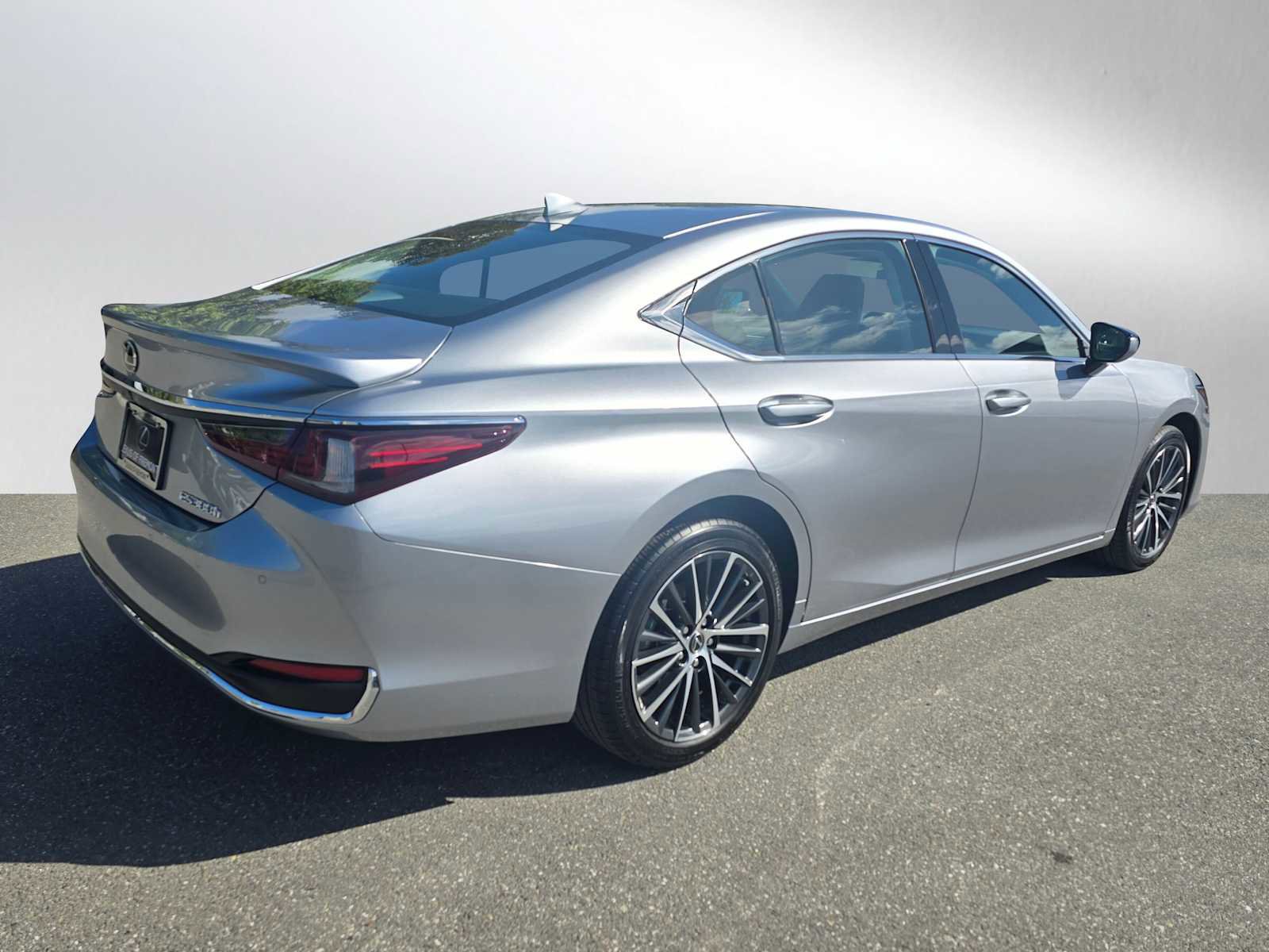 Certified 2025 Lexus ES 300h w/ Premium Package FWD image 3