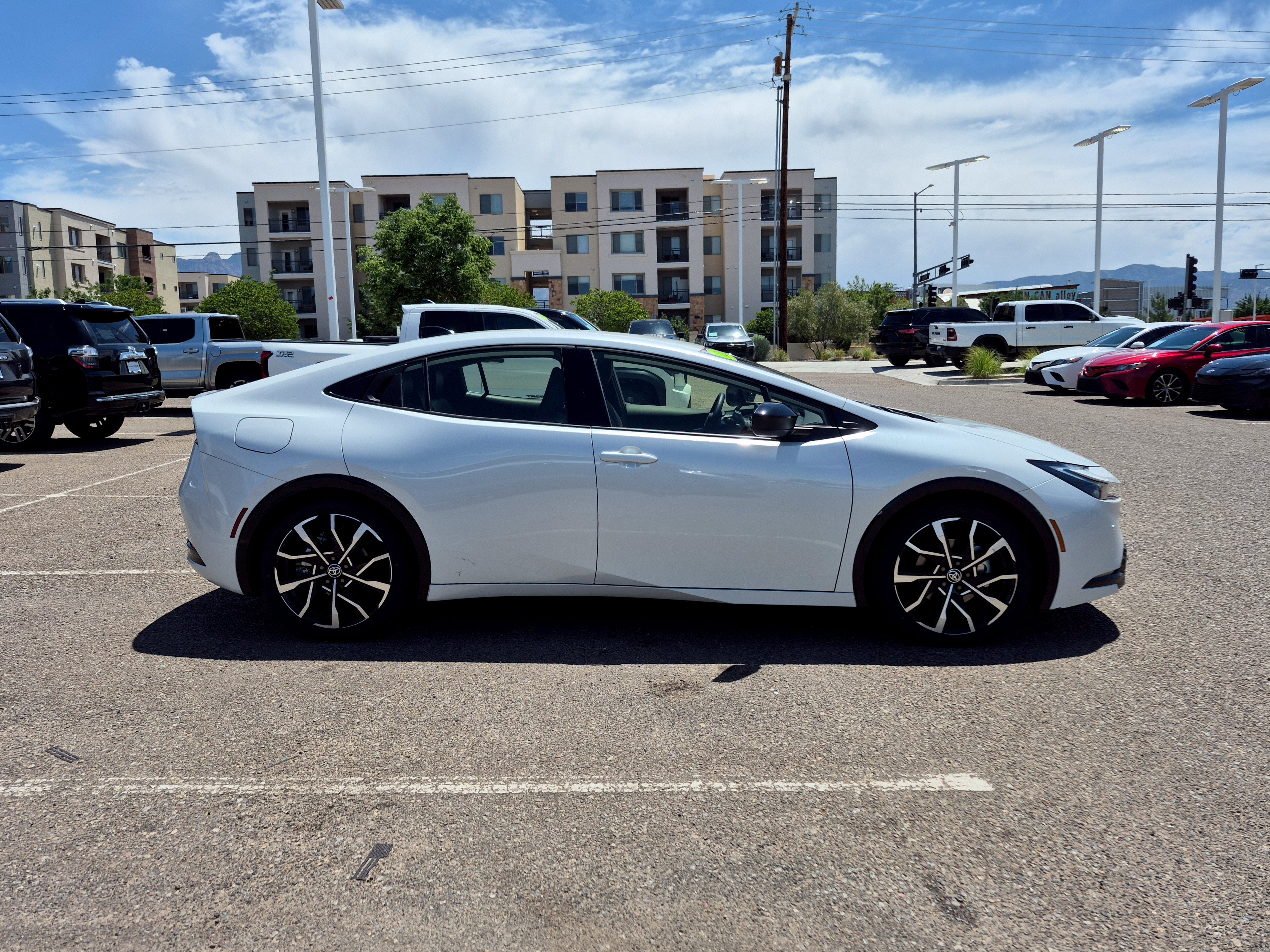Used 2026 Toyota Prius Plug-In Hybrid FWD image 6