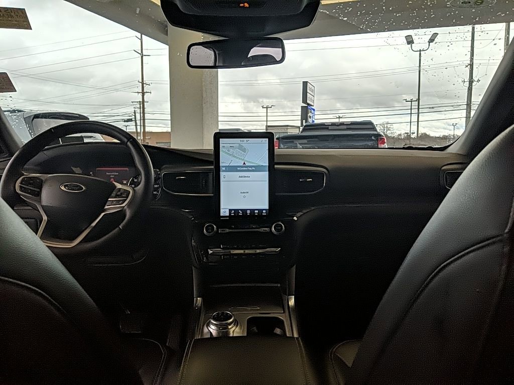 Used 2023 Ford Explorer Limited w/ Limited Technology Package image 16