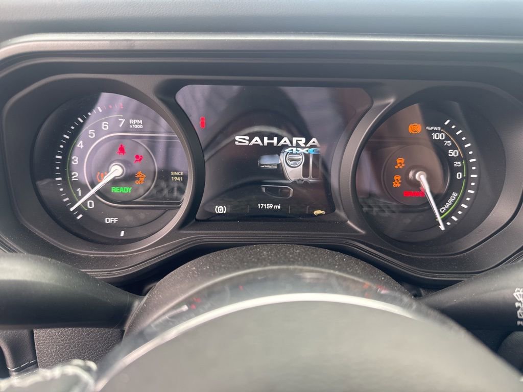 Used 2025 Jeep Wrangler Unlimited Sahara w/ Safety Group image 13