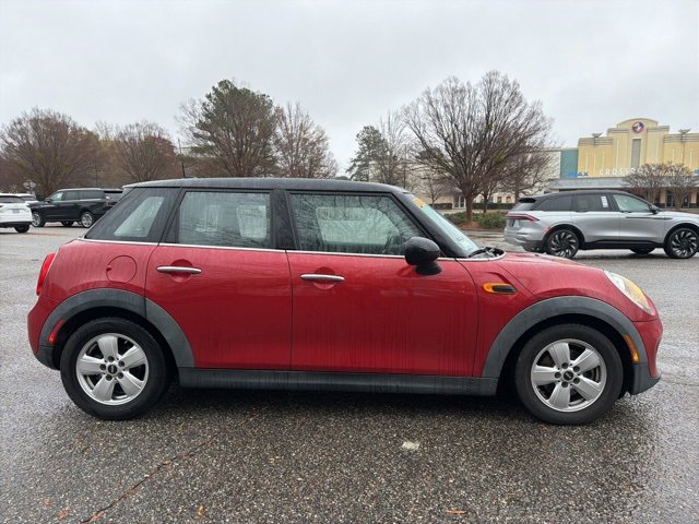 Used 2015 MINI Cooper 4-Door Hardtop image 4