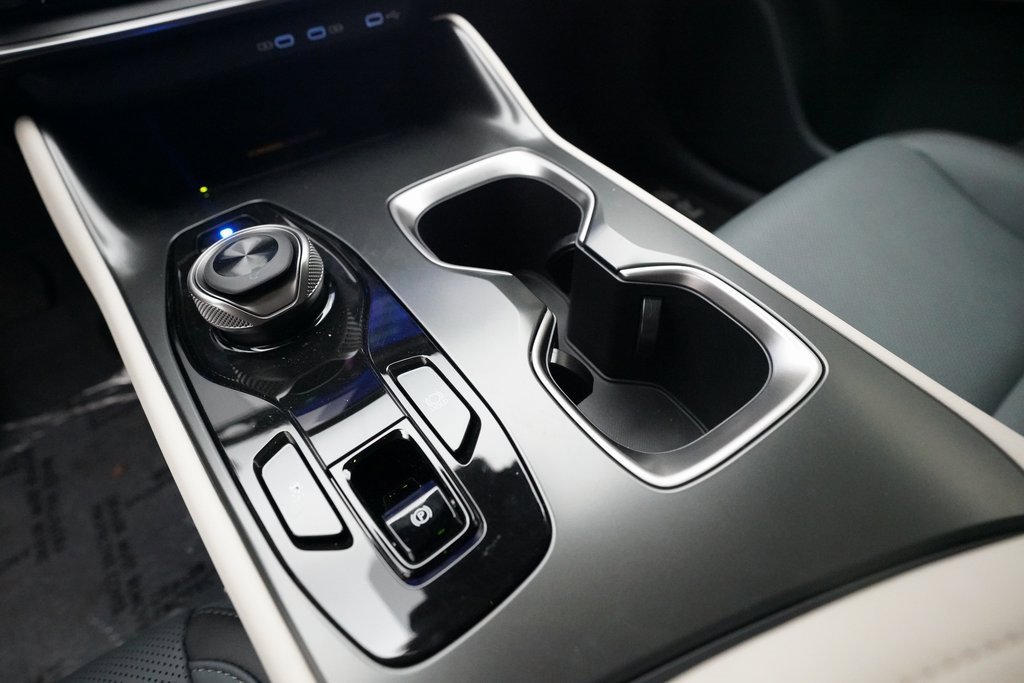 Used 2025 Lexus RZ 300e image 16