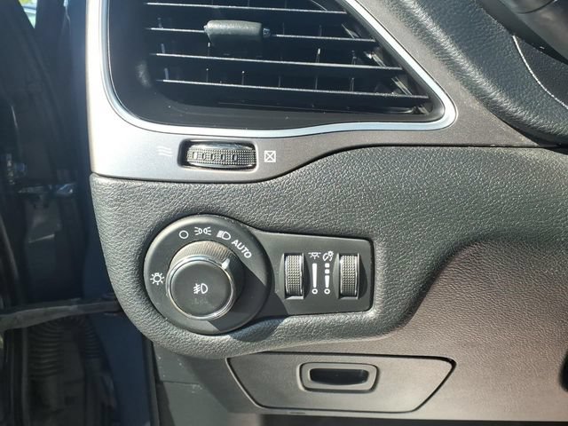 Certified 2020 Jeep Cherokee Latitude Plus w/ Cold Weather Group AWD/4WD image 21