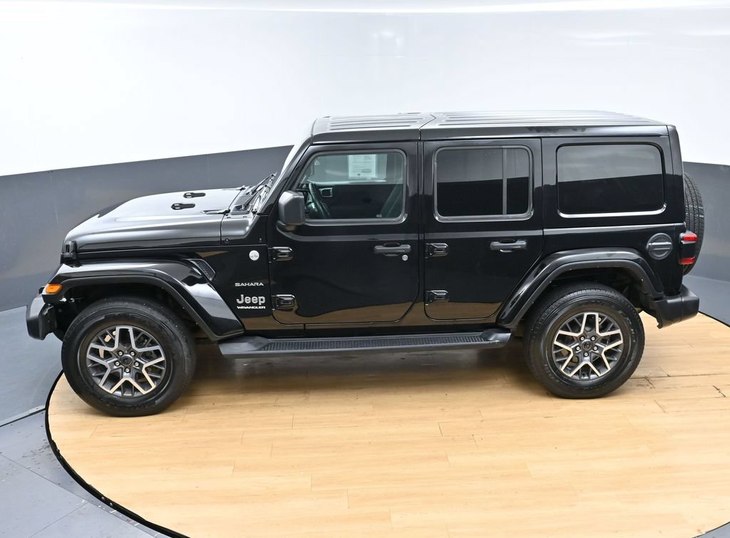 Used 2024 Jeep Wrangler Unlimited Sahara AWD/4WD image 7