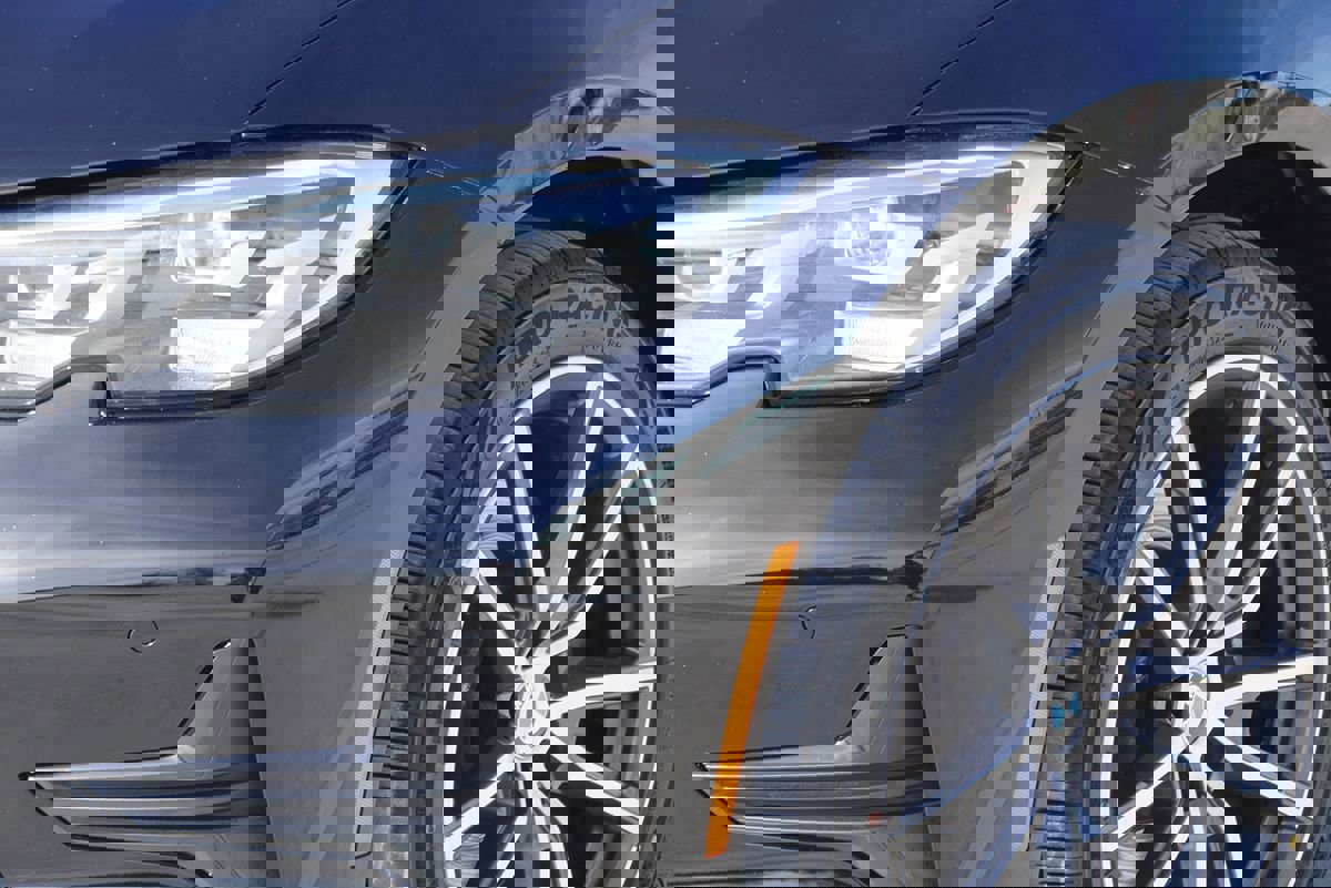 Used 2019 BMW 330i Sedan w/ Driving Assistance Package image 2