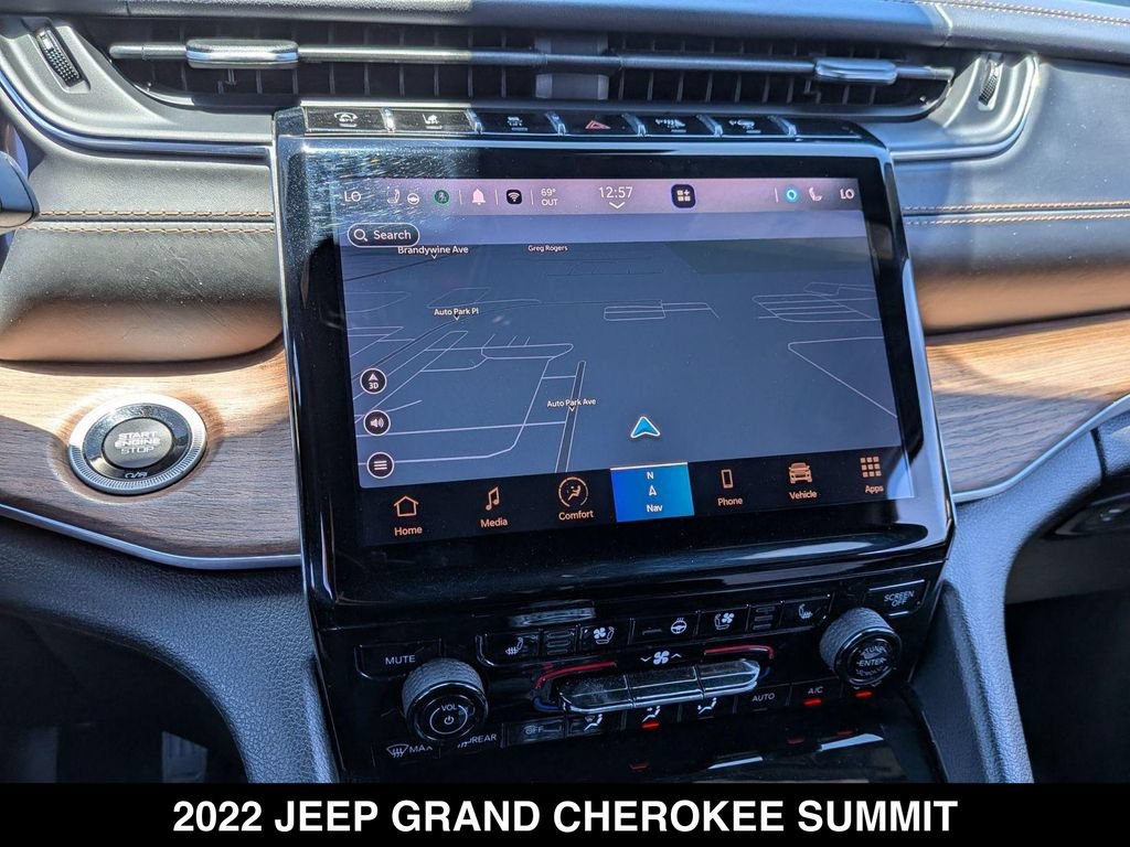 Certified 2022 Jeep Grand Cherokee Summit w/ Luxury Tech Group V RWD image 27