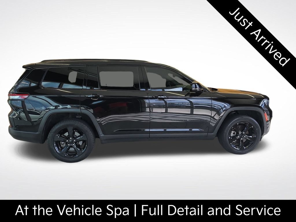 Used 2023 Jeep Grand Cherokee L Laredo RWD image 9