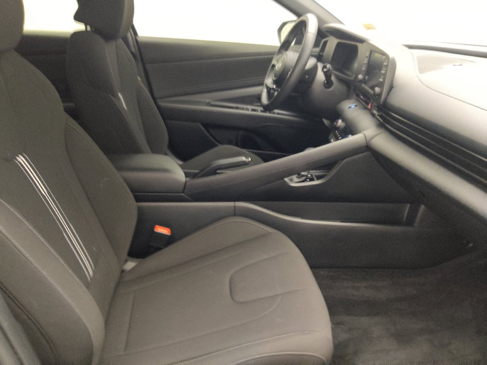 Used 2025 Hyundai Elantra Sport FWD image 21