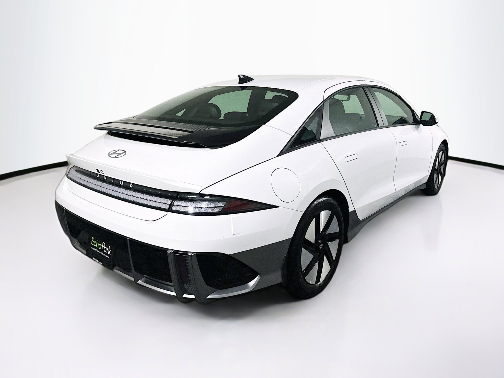 Used 2024 Hyundai Ioniq 6 SE RWD image 9