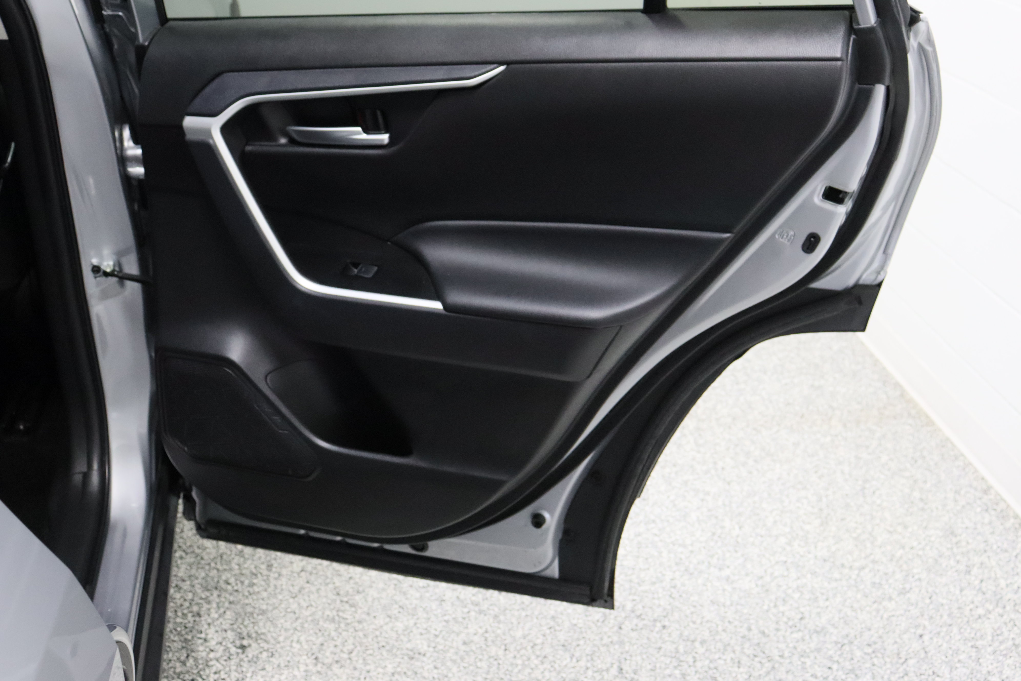 Used 2025 Toyota RAV4 XLE FWD image 33