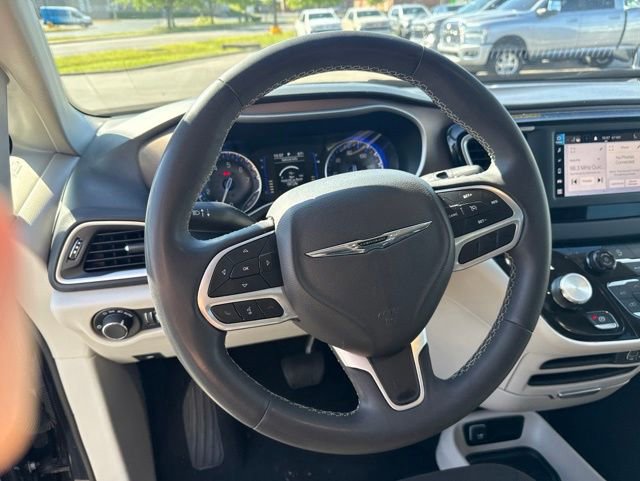 Used 2023 Chrysler Voyager LX FWD image 15