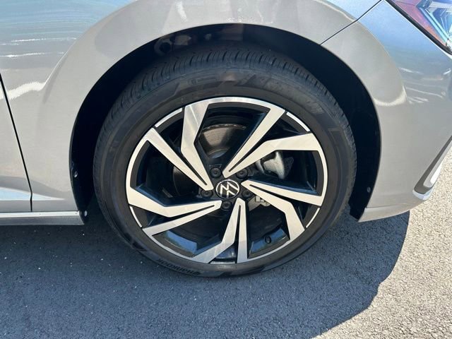 Used 2025 Volkswagen Jetta SEL FWD image 13
