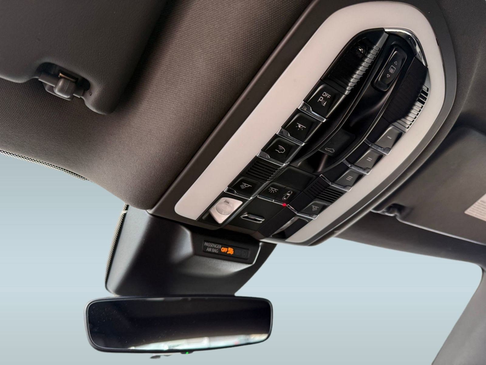 Used 2020 Porsche Macan AWD image 20