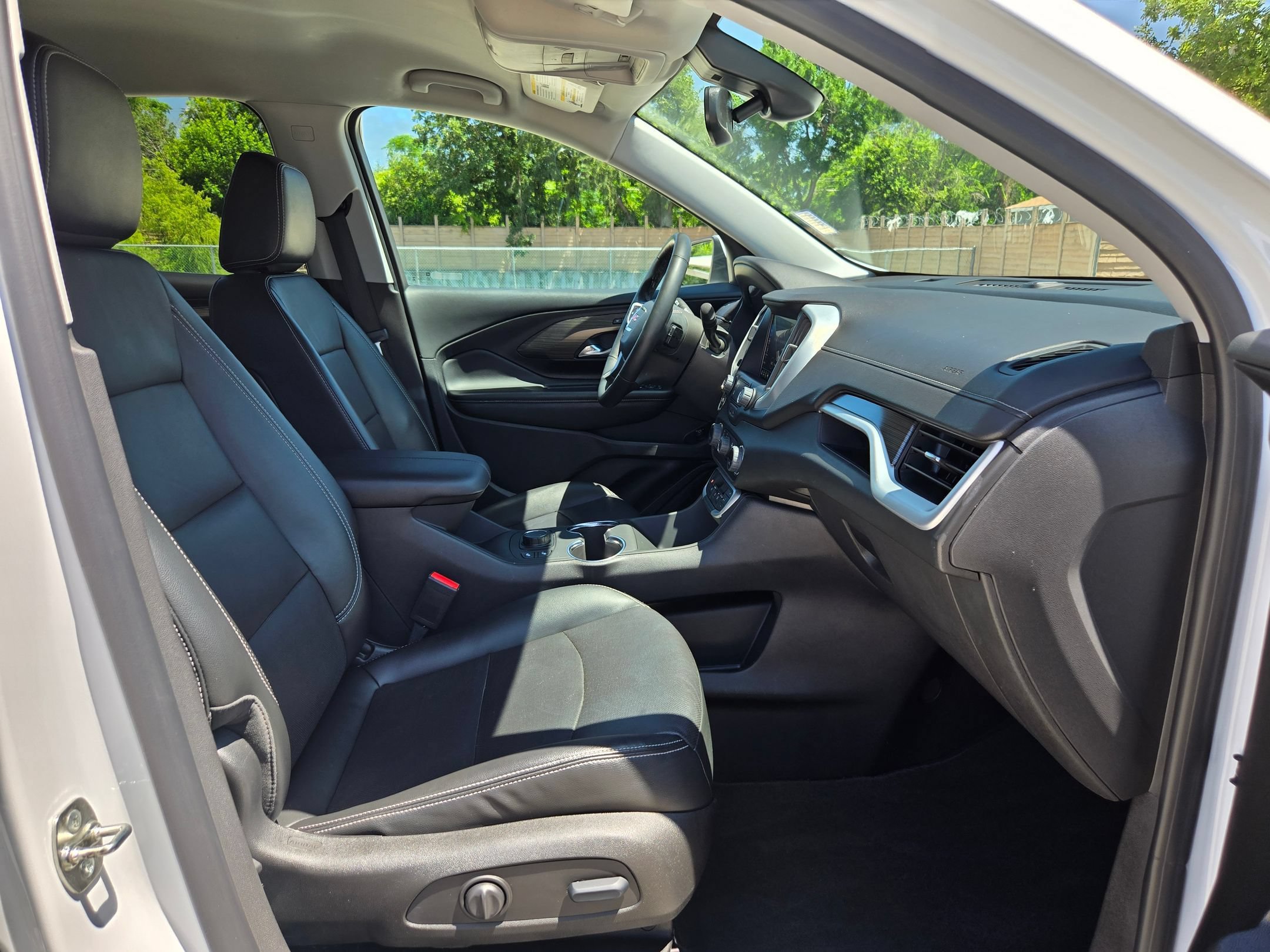 Used 2024 GMC Terrain SLT AWD/4WD image 28