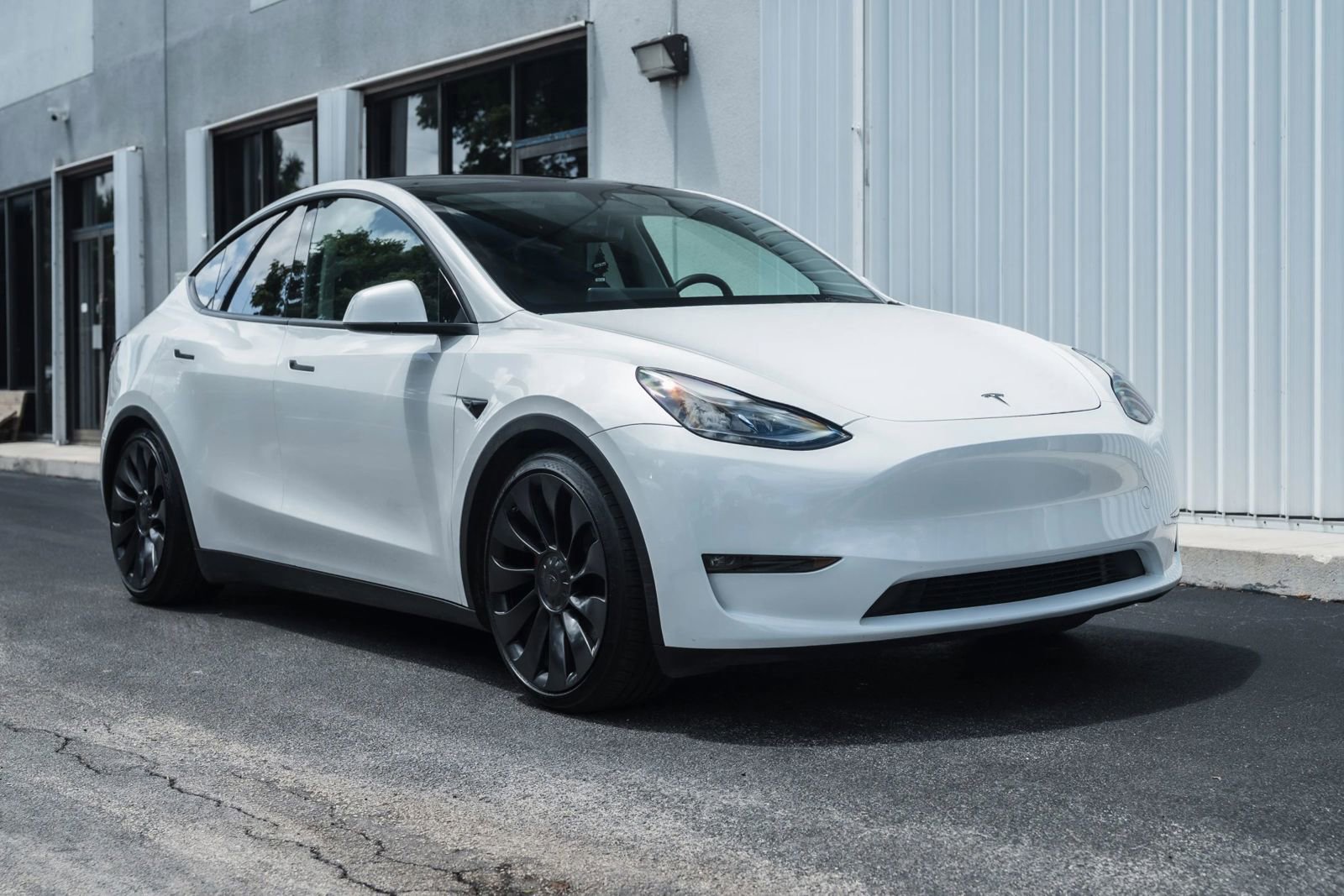 Used 2023 Tesla Model Y Performance AWD/4WD image 3