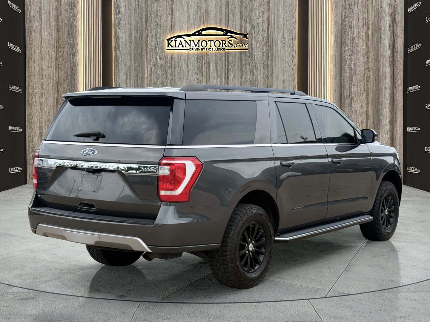 Used 2018 Ford Expedition Max XLT w/ Equipment Group 202A RWD image 8