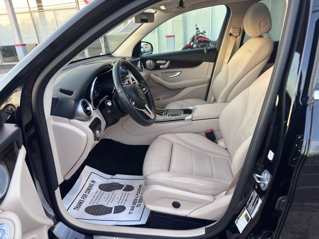 Used 2020 Mercedes-Benz GLC 300 4MATIC w/ Exterior Lighting Package image 16