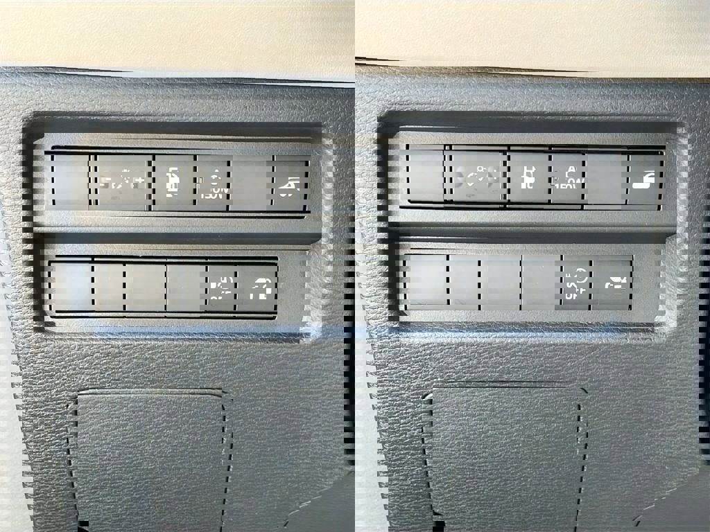 New 2025 Mitsubishi Outlander SEL image 12