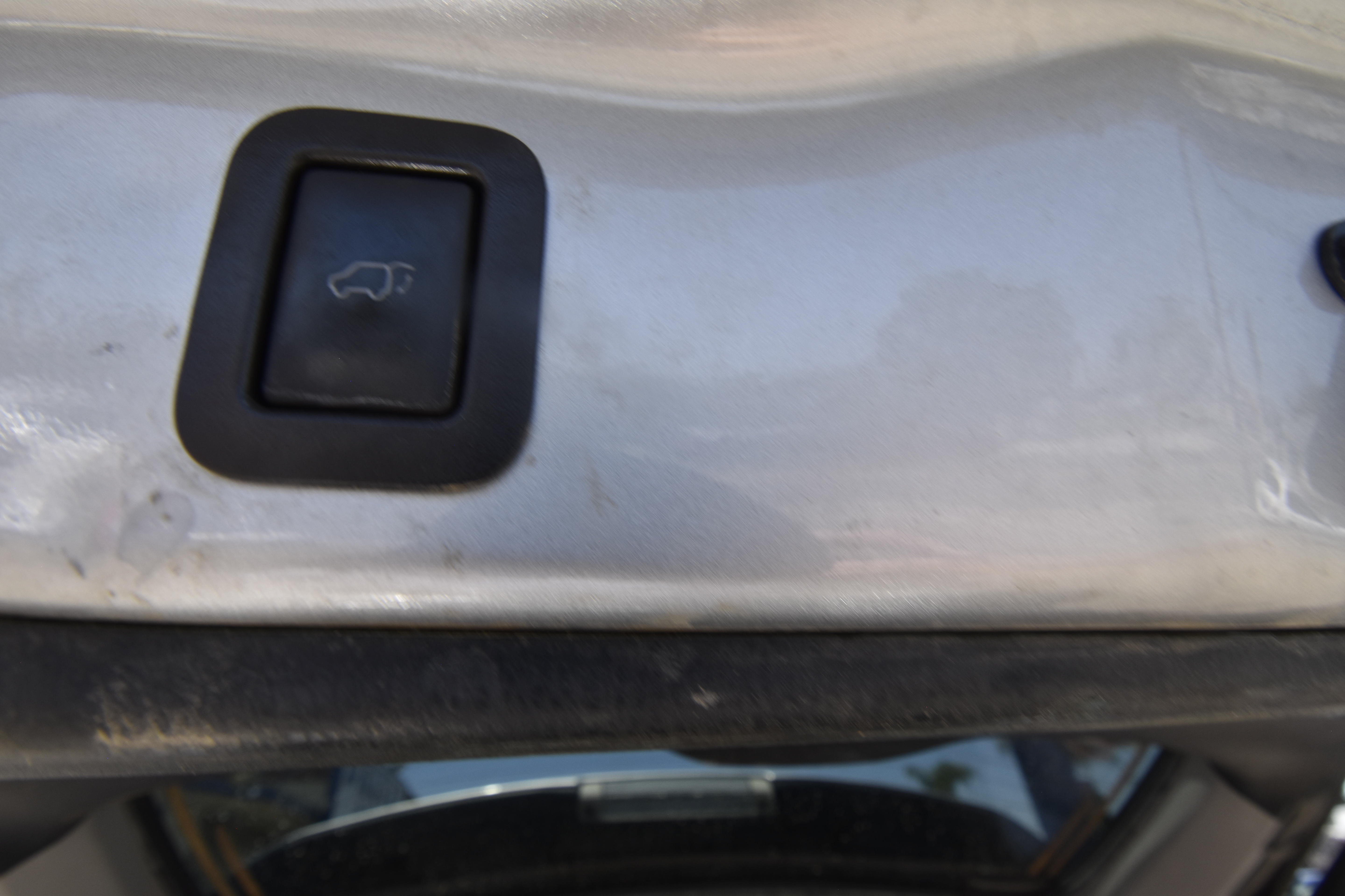 Used 2019 Toyota Highlander XLE FWD image 17