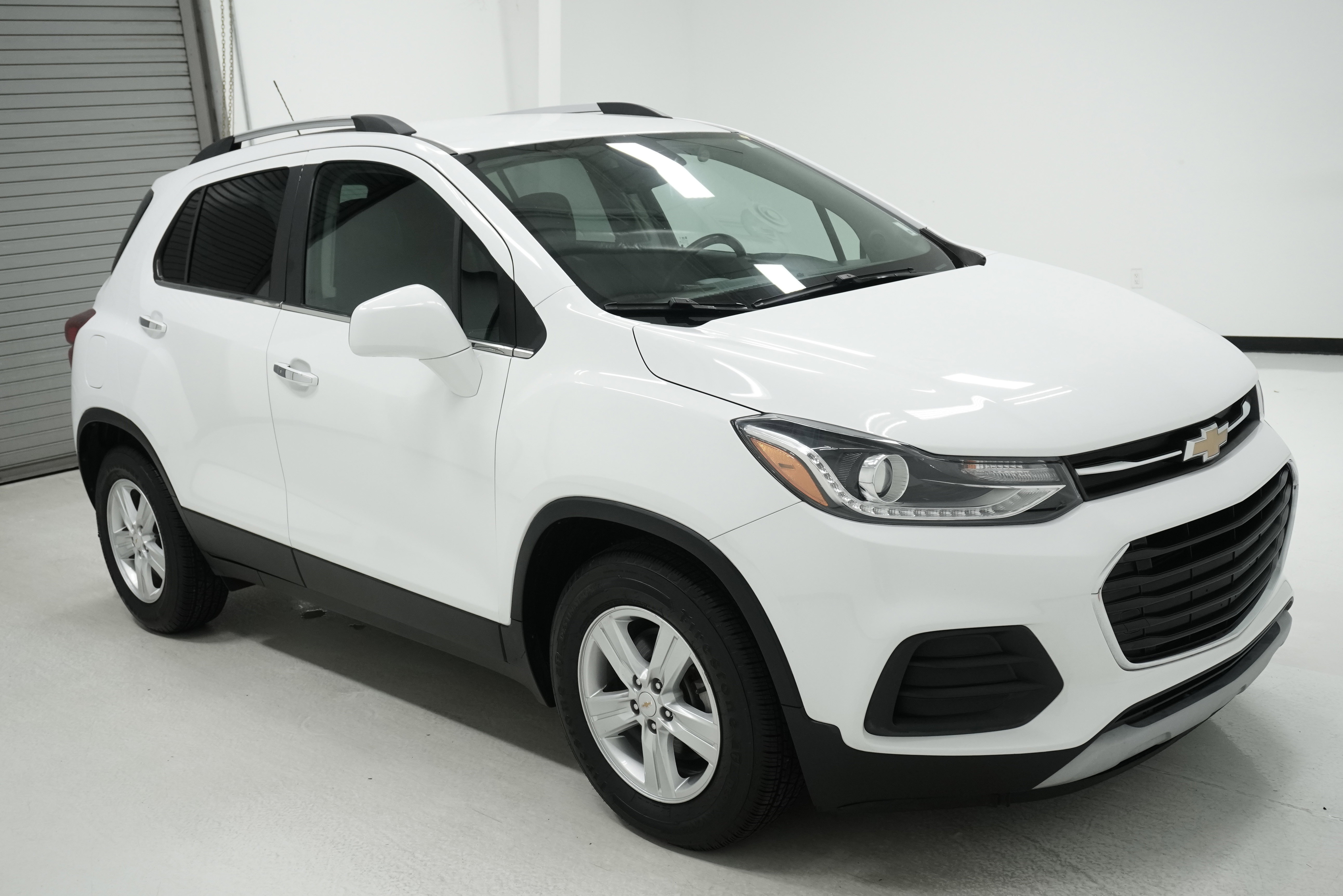 Used 2020 Chevrolet Trax LT w/ LT Convenience Package image 3