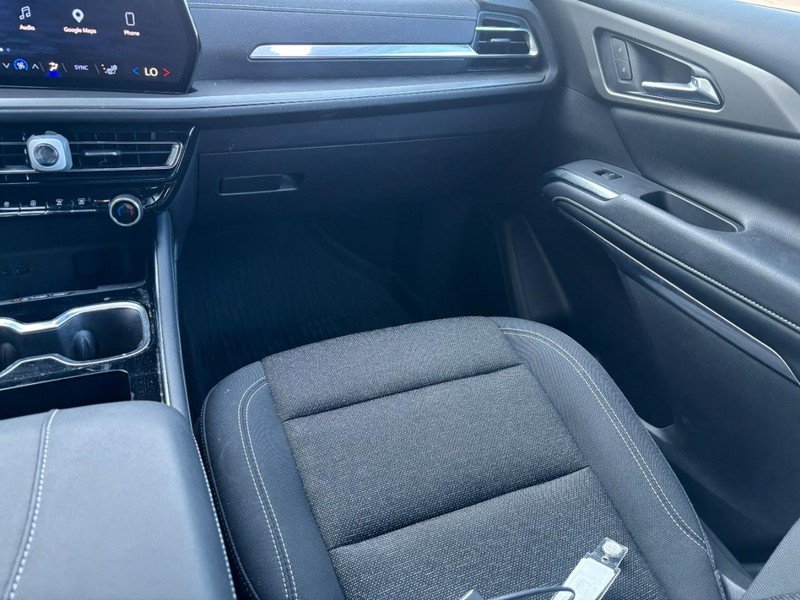 Used 2025 Chevrolet Traverse LT w/ LPO, Floor Liner Package FWD image 17