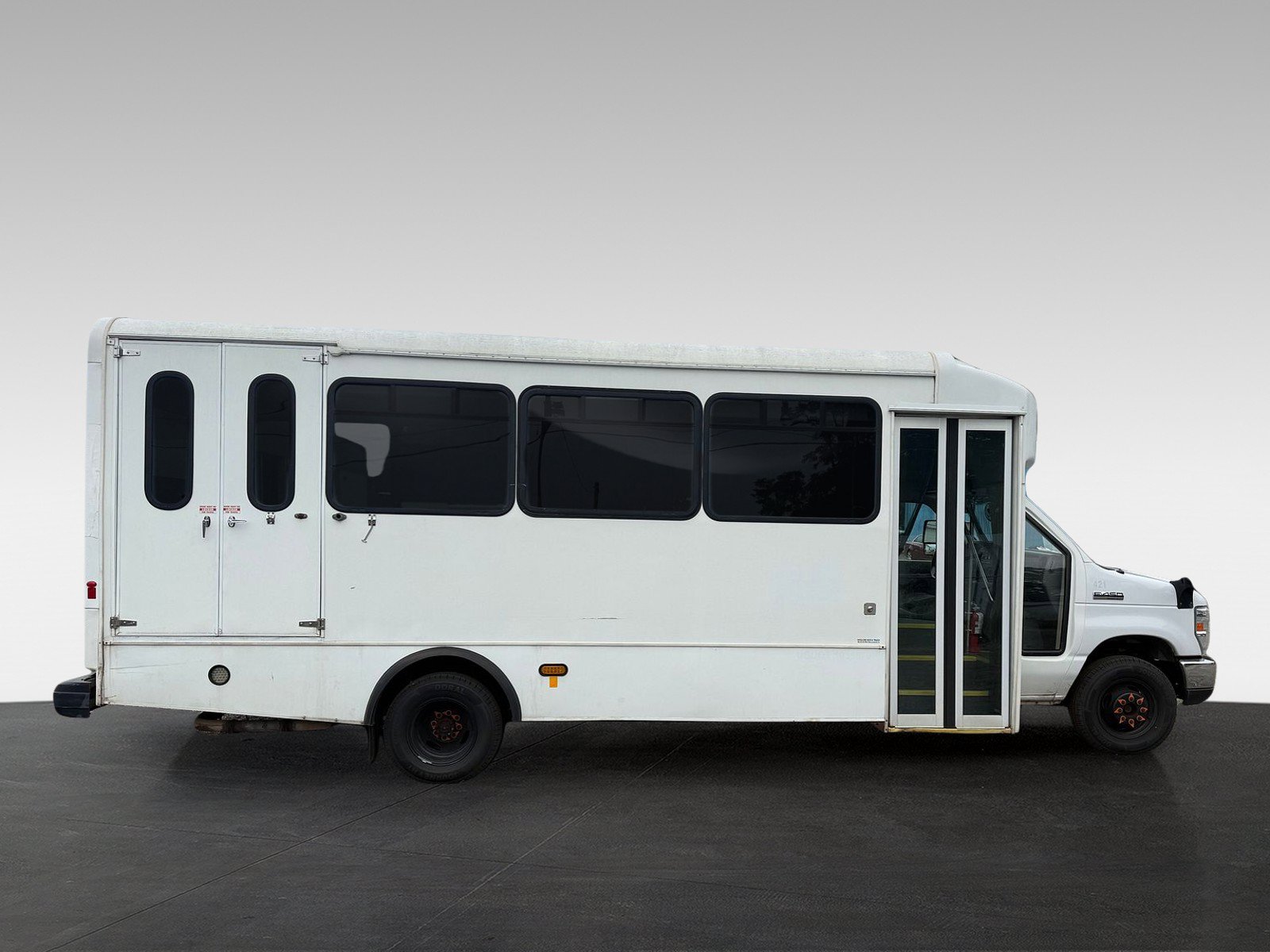 Used 2016 Ford E-450 and Econoline 450 Super Duty w/ Shuttle Bus Prep Package RWD image 8