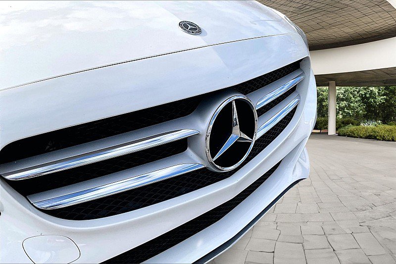 Used 2018 Mercedes-Benz C 300 Sedan w/ Premium Package image 27