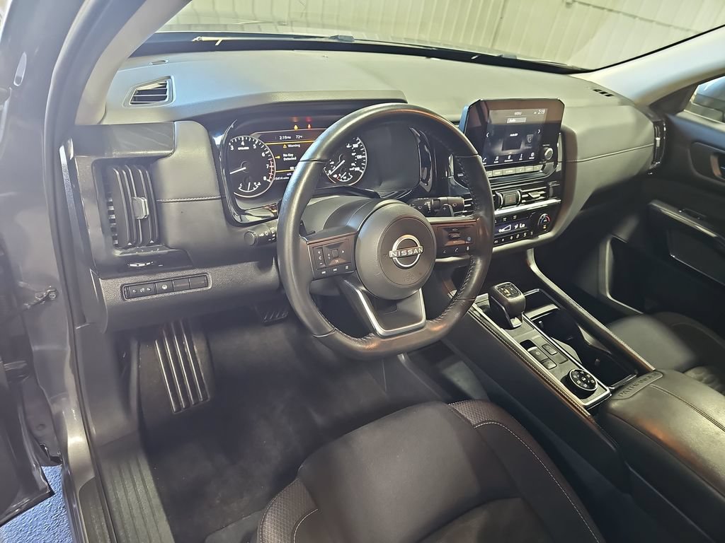 Used 2024 Nissan Pathfinder SV AWD/4WD image 16
