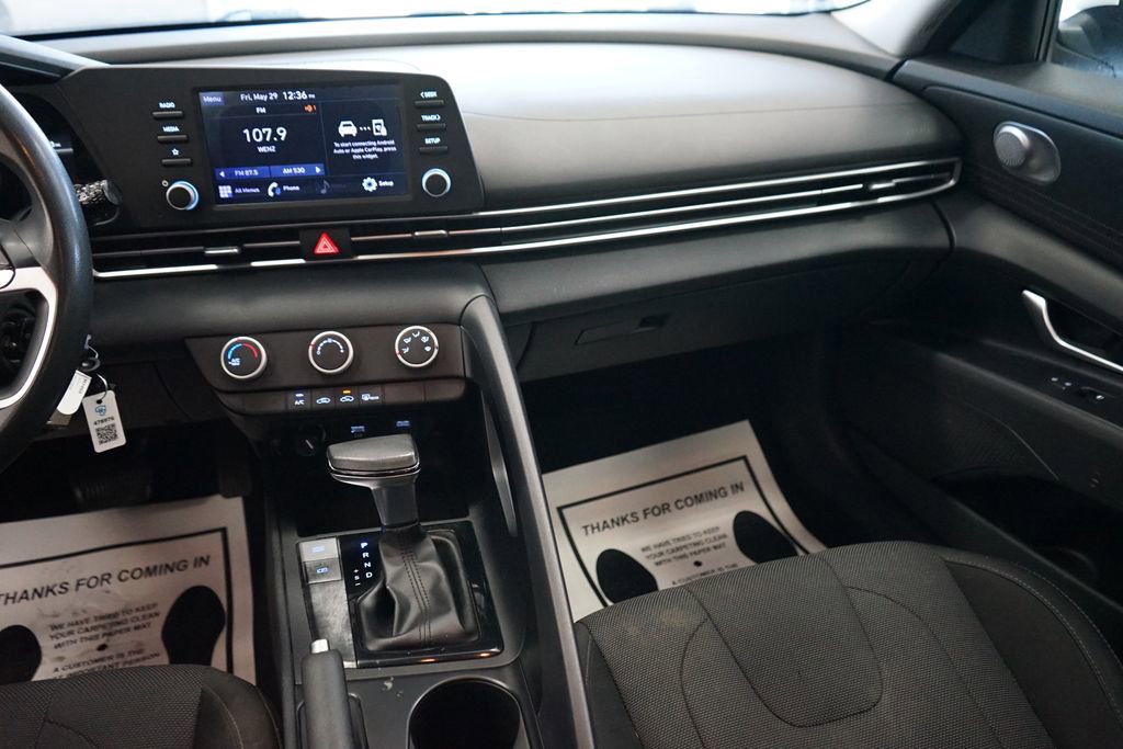 Used 2021 Hyundai Elantra SE FWD image 9