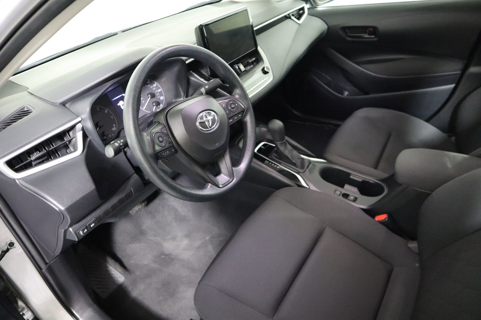 Used 2025 Toyota Corolla LE image 19