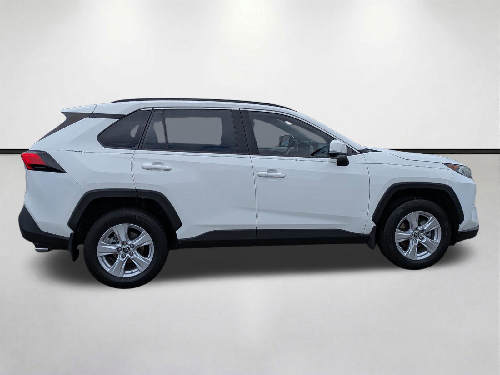 Used 2019 Toyota RAV4 XLE w/ Convenience Package image 3