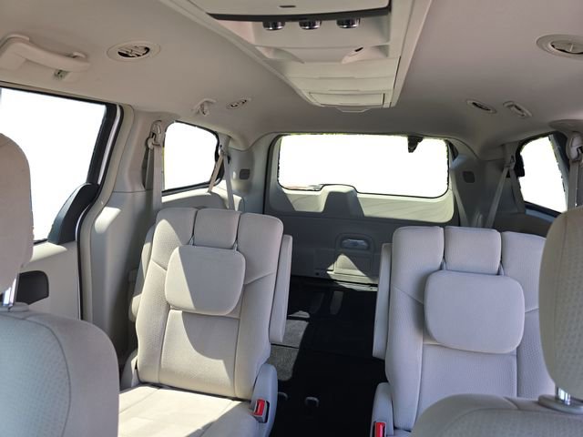 Used 2011 Chrysler Town & Country Touring w/ Entertainment Group #1 FWD image 23