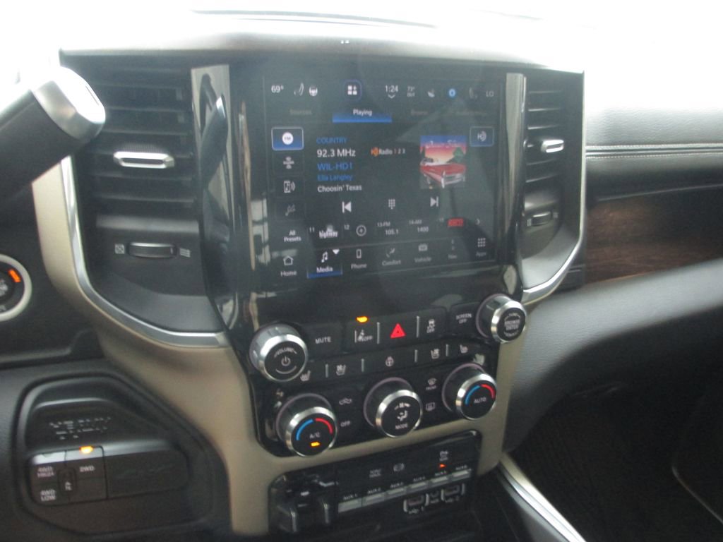 Used 2022 RAM 3500 Laramie AWD/4WD image 27