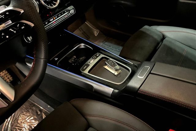 Used 2025 Mercedes-Benz EQB 300 4MATIC image 17