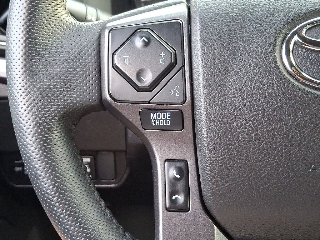 Certified 2022 Toyota Tacoma TRD Off-Road AWD/4WD image 22