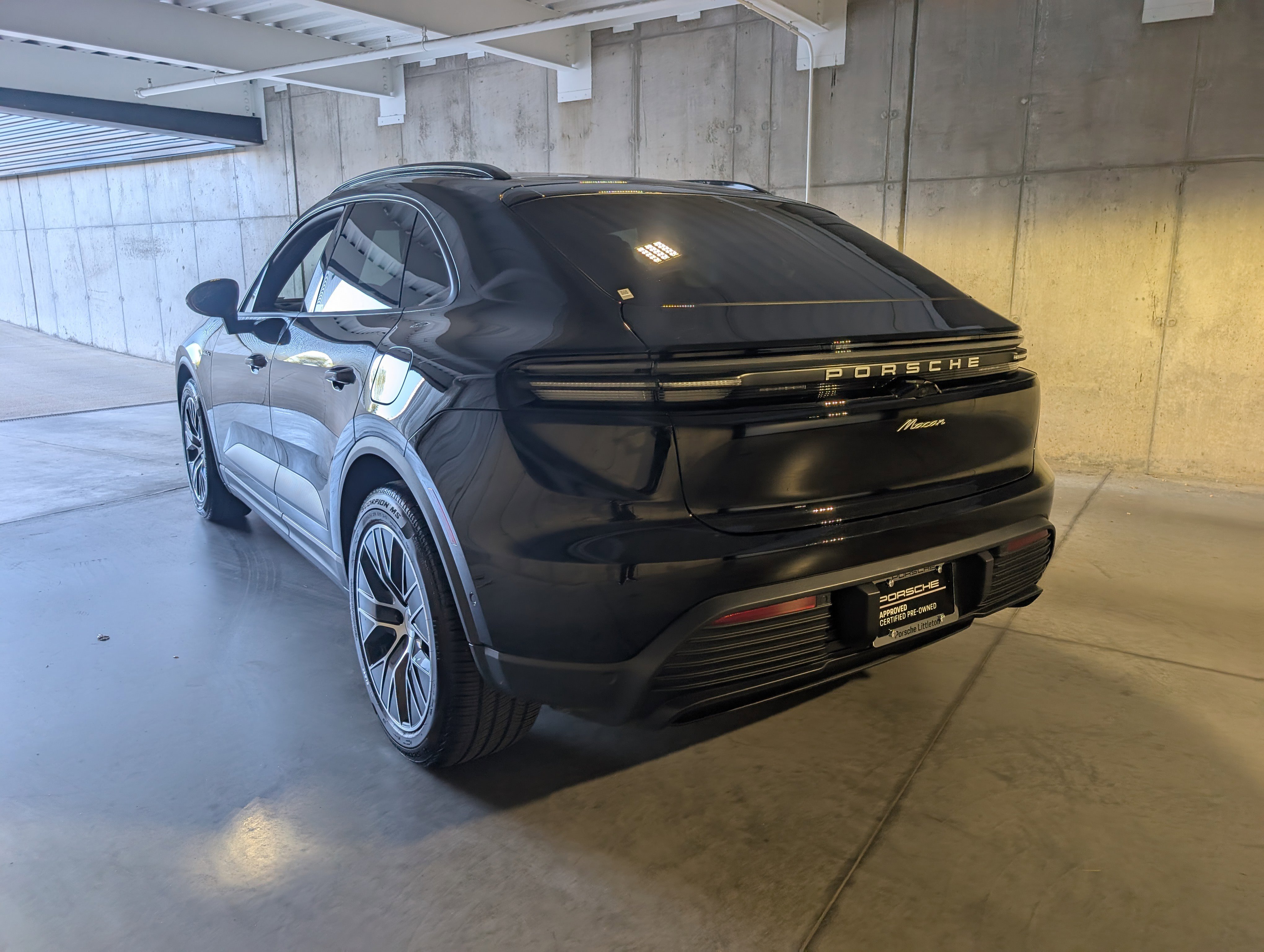 Used 2025 Porsche Macan Electric image 3