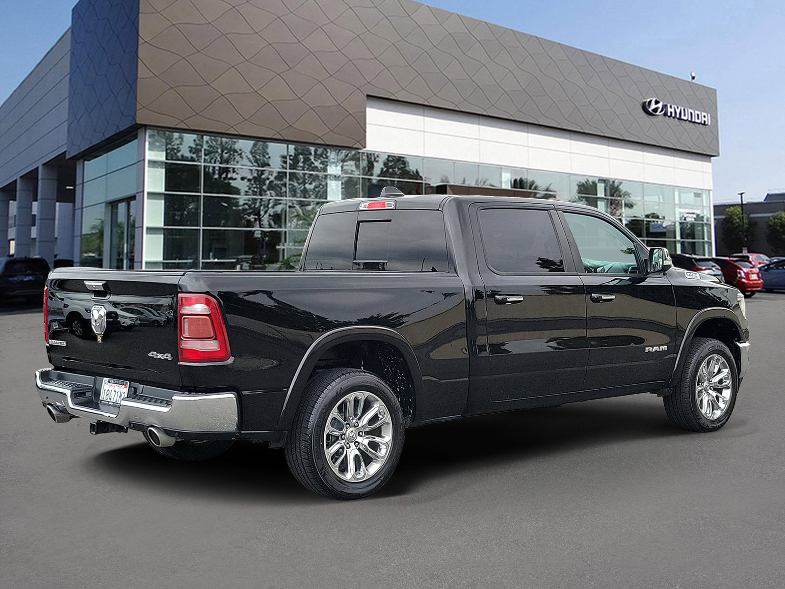 Used 2019 RAM 1500 Laramie AWD/4WD image 2