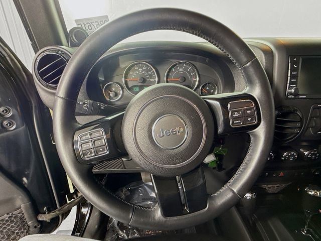 Used 2014 Jeep Wrangler Unlimited Sahara w/ Dual Top Group AWD/4WD image 10