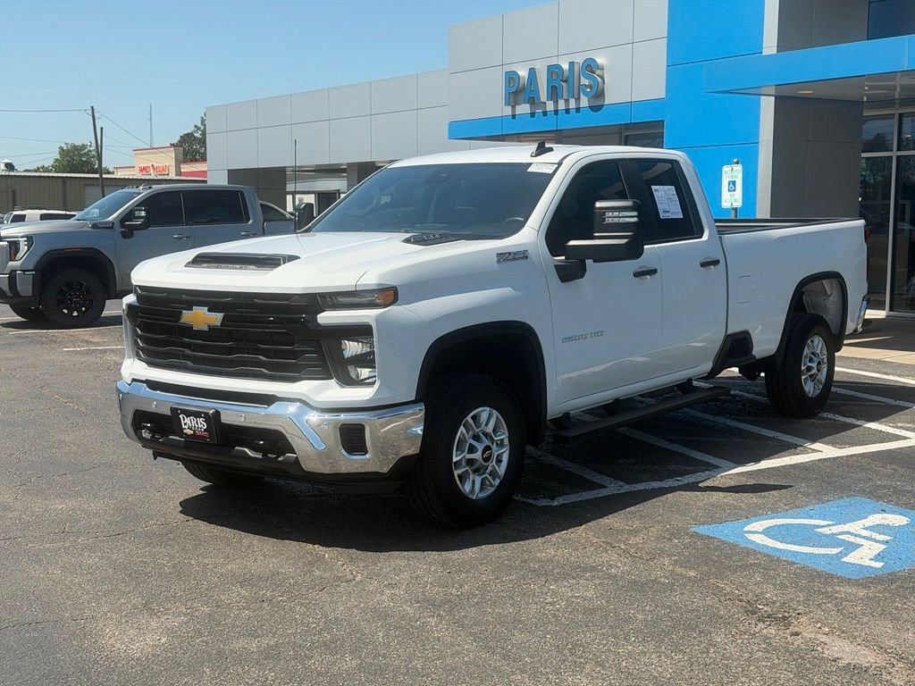 Used 2025 Chevrolet Silverado 2500 W/T AWD/4WD image 3