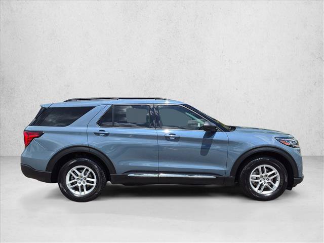 Used 2025 Ford Explorer Active w/ Active Comfort Package RWD image 4