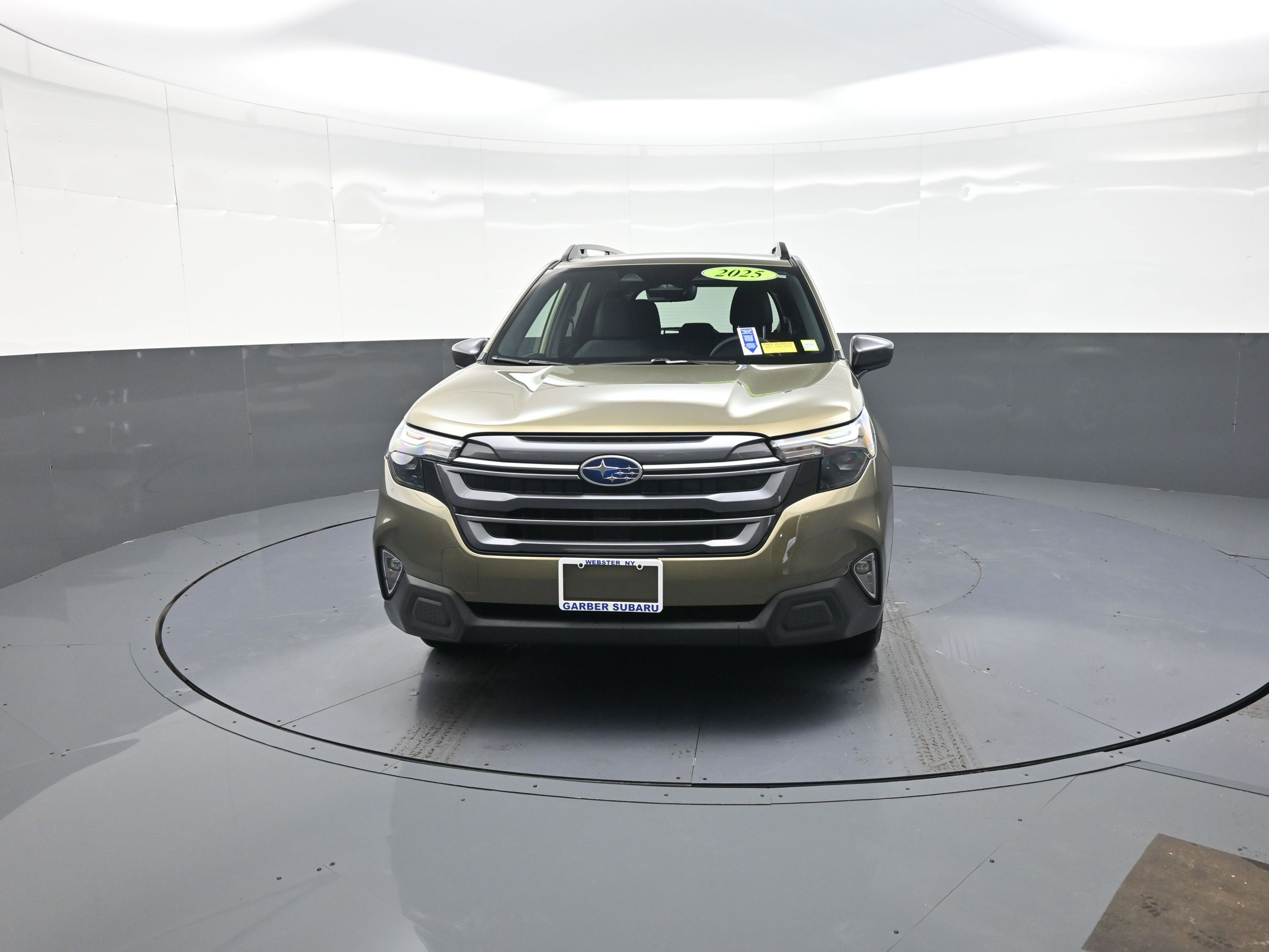 Used 2025 Subaru Forester Premium image 8