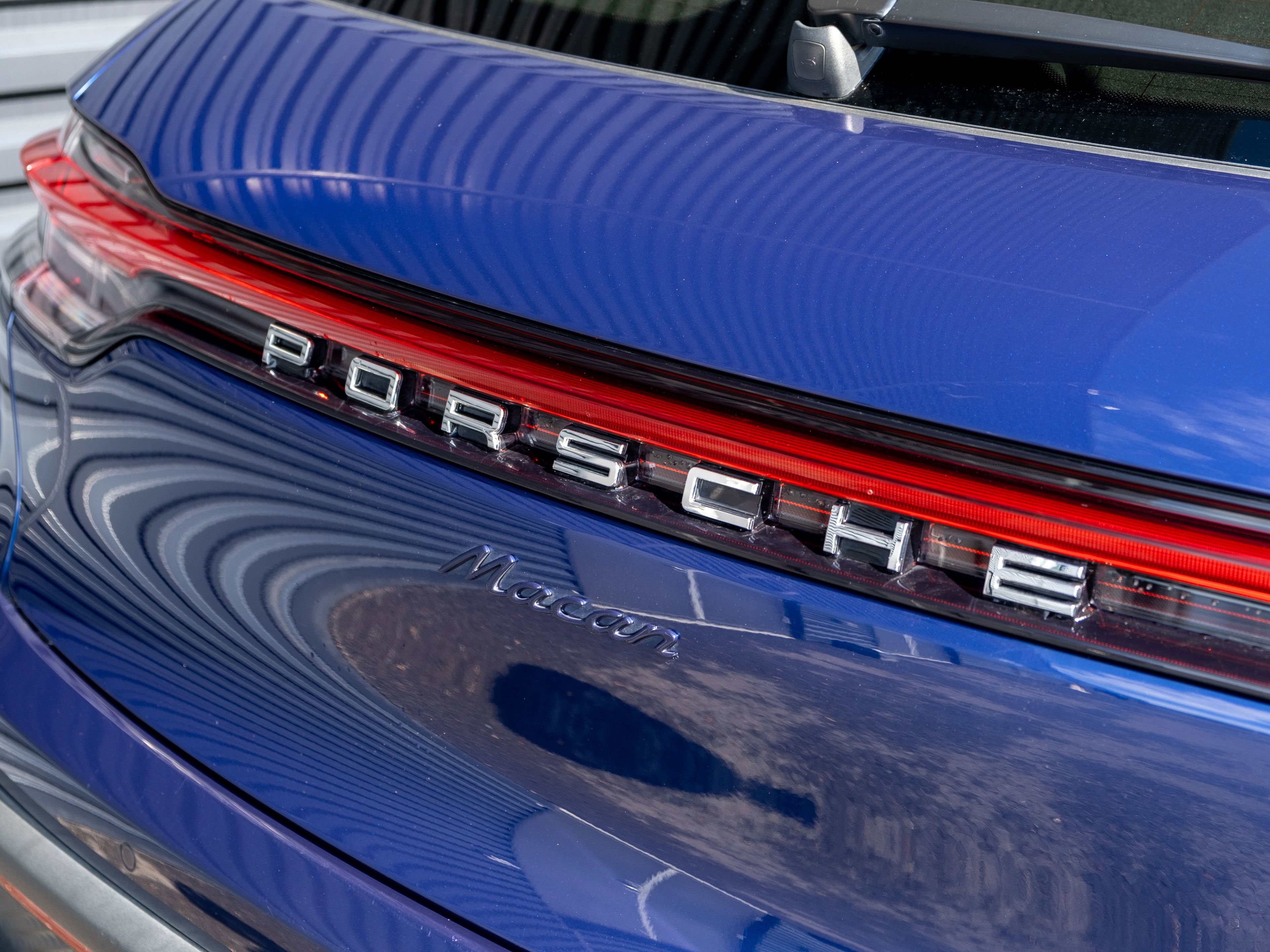 Certified 2023 Porsche Macan AWD/4WD image 18