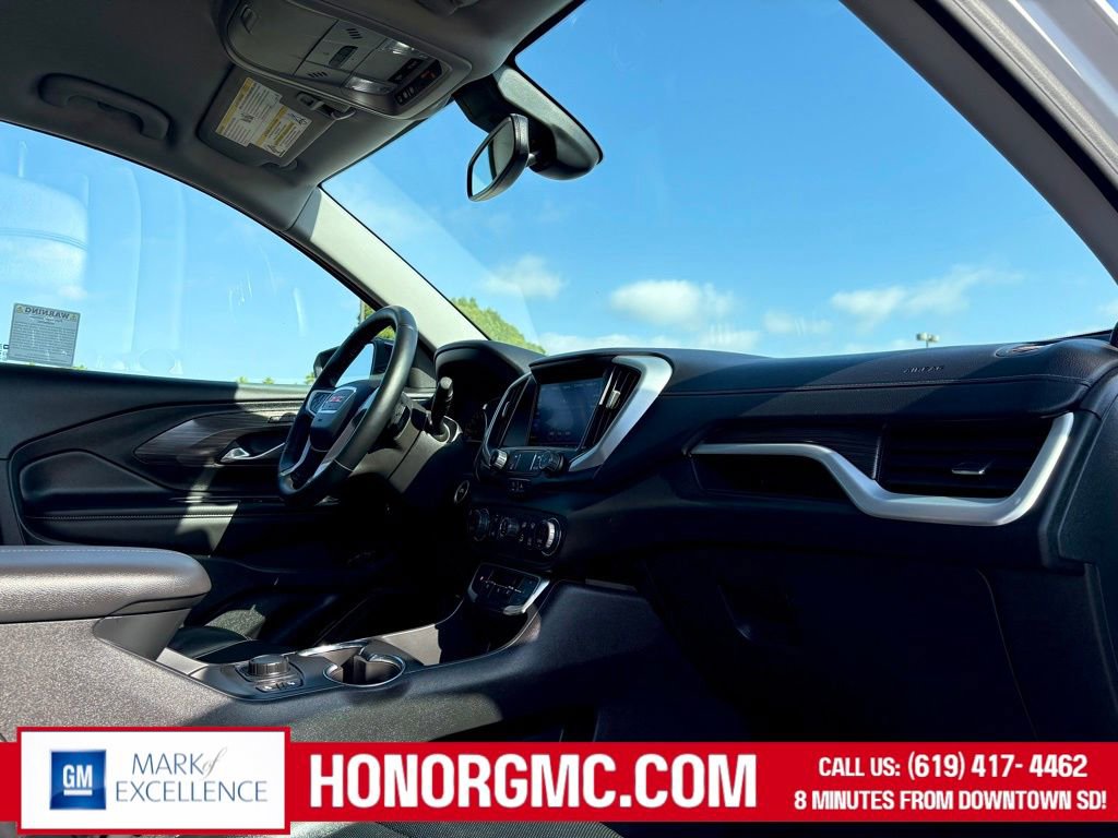 Used 2024 GMC Terrain SLT image 20