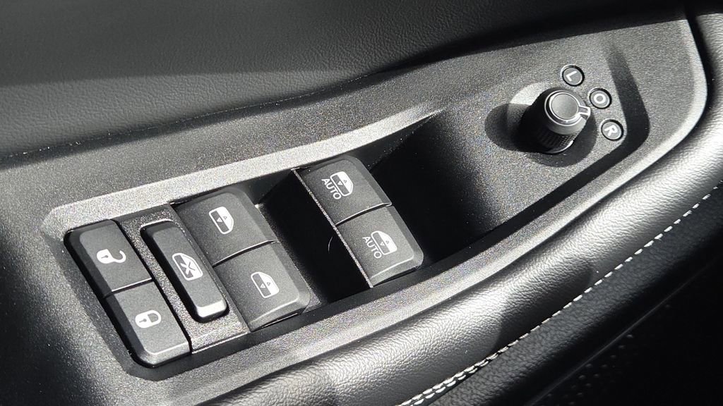 Used 2023 Jeep Grand Cherokee L Limited w/ Luxury Tech Group II image 20