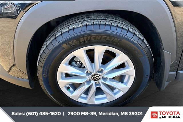 Used 2024 Toyota Corolla Cross LE image 7