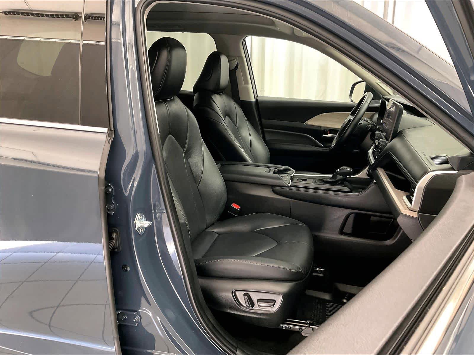 Used 2025 Toyota Grand Highlander FWD image 11