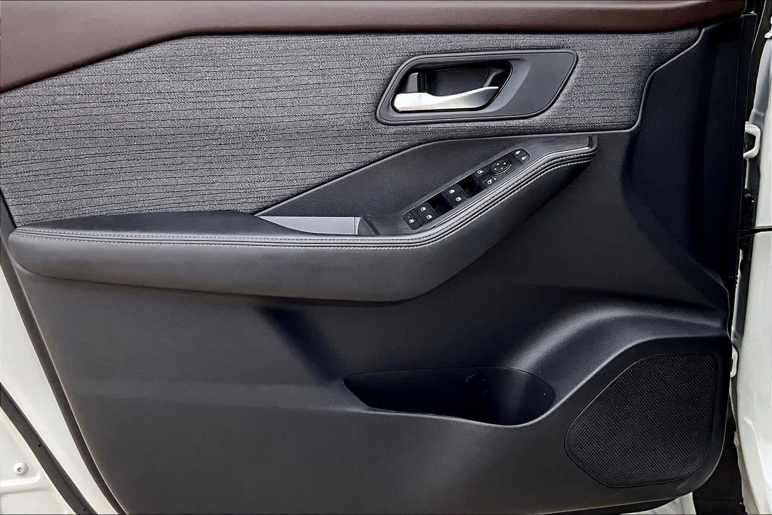 Certified 2023 Nissan Rogue SV FWD image 23
