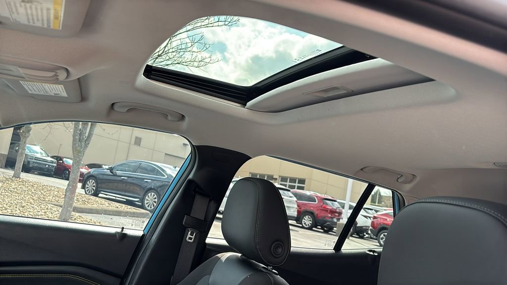Used 2025 Chevrolet Trax LT w/ Sunroof Package image 25