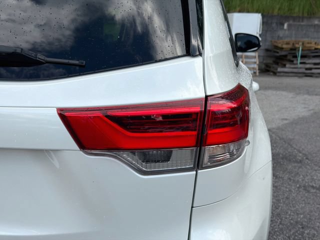 Used 2019 Toyota Highlander LE FWD image 10