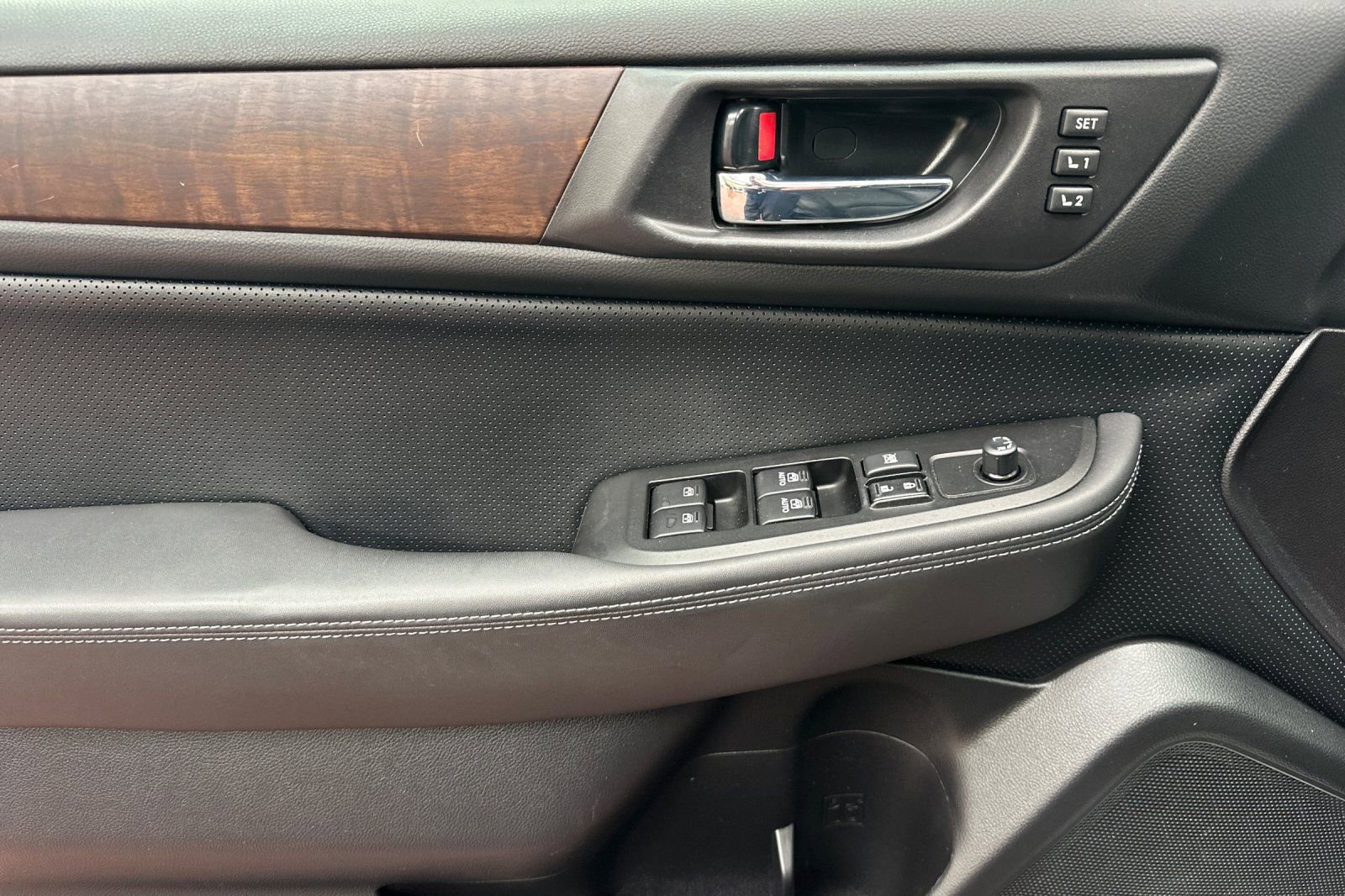 Used 2017 Subaru Outback 2.5i Limited AWD/4WD image 14
